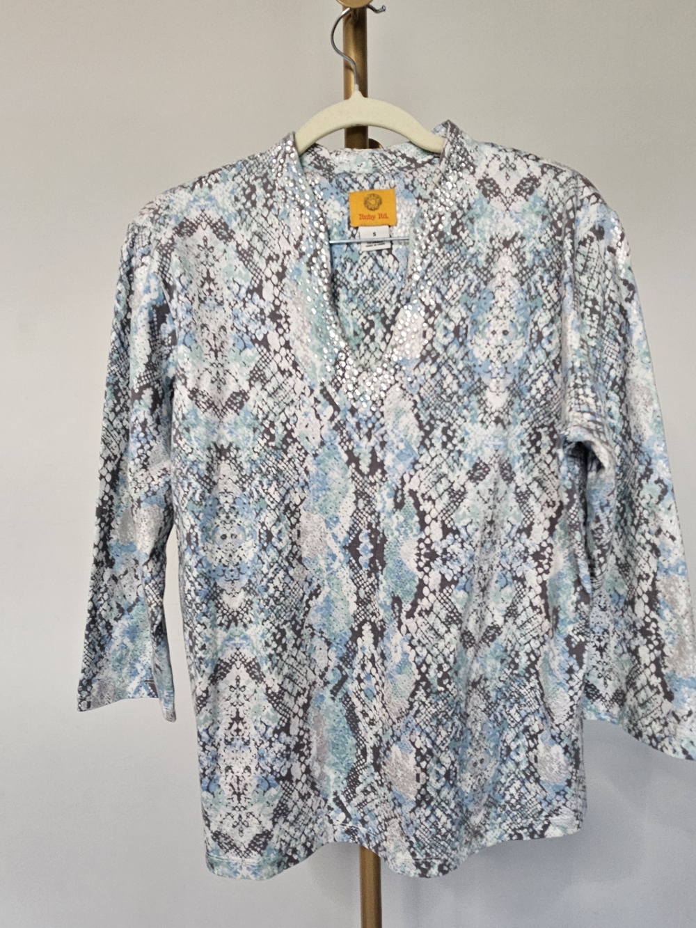 Ruby Rd. Rhinestone-Embellished Snake Print Top in Blue and Gray Sz S